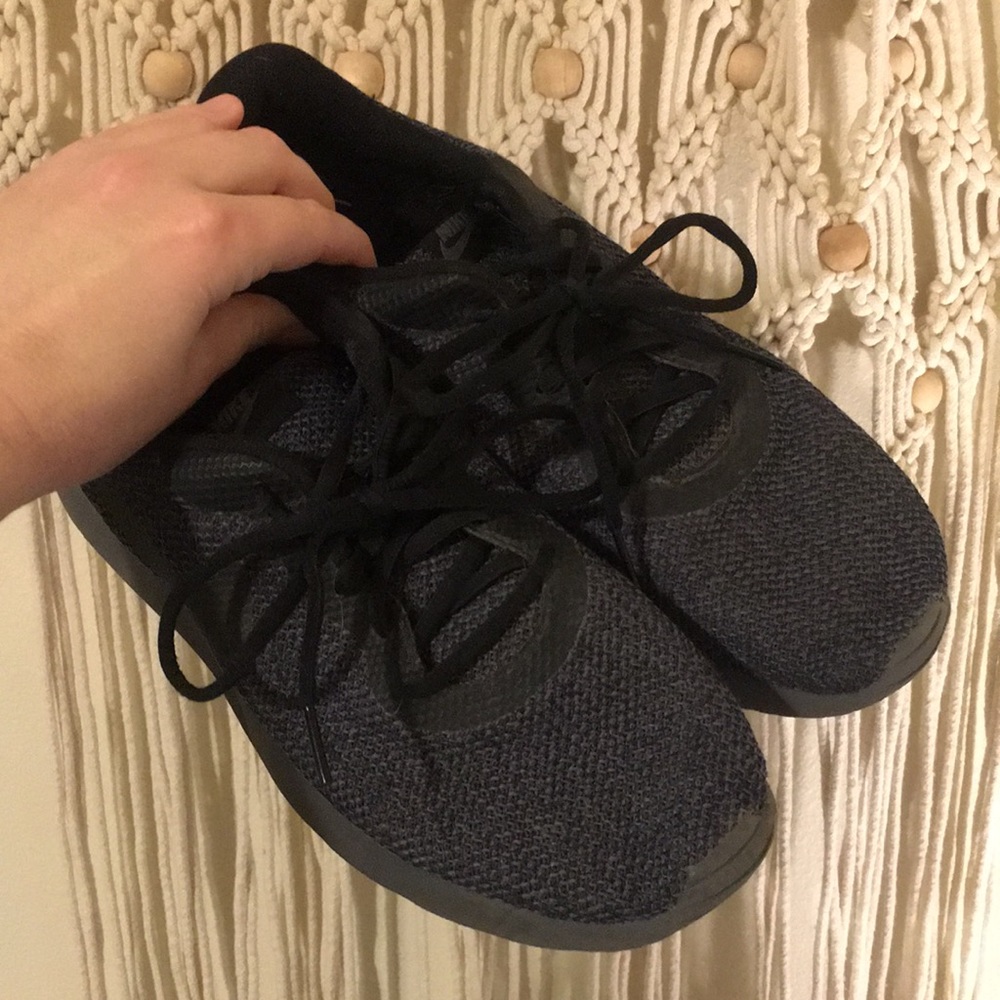 Black Nike Tanjun SE Sneakers Size 10